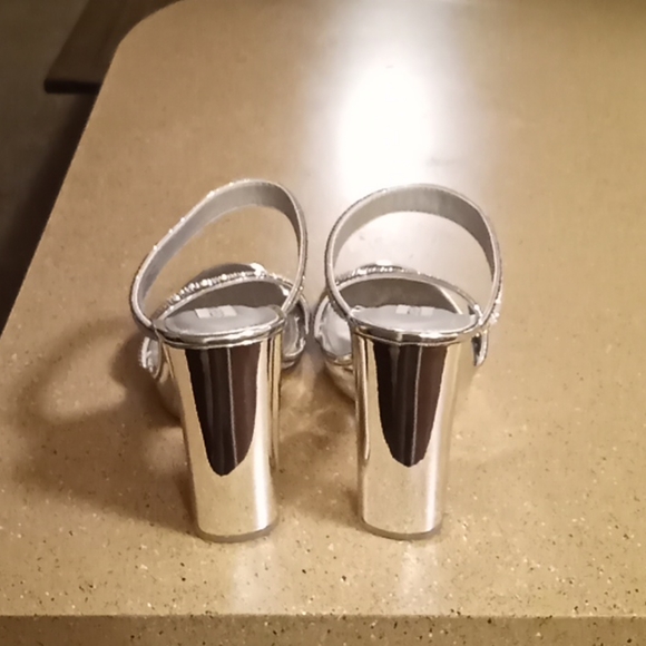 Shoes - Picture 3 of 4